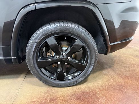 Used 2020 Jeep Grand Cherokee Altitude AWD/4WD image 89