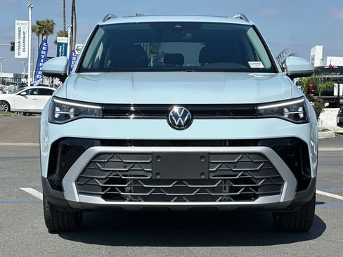New 2026 Volkswagen Taos SE image 3