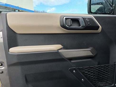 Used 2023 Ford Bronco Wildtrak image 15