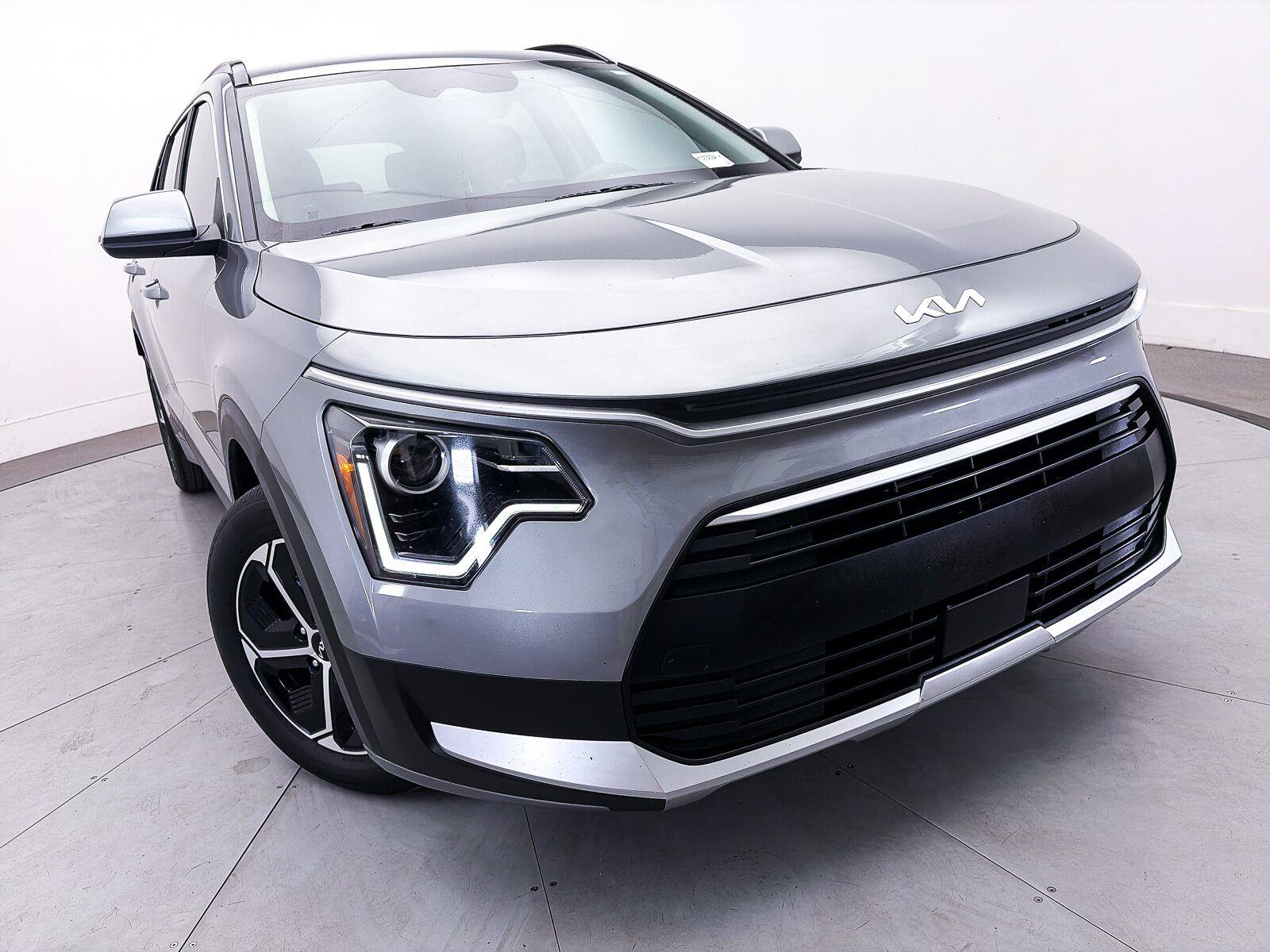 Used 2025 Kia Niro EX FWD image 7