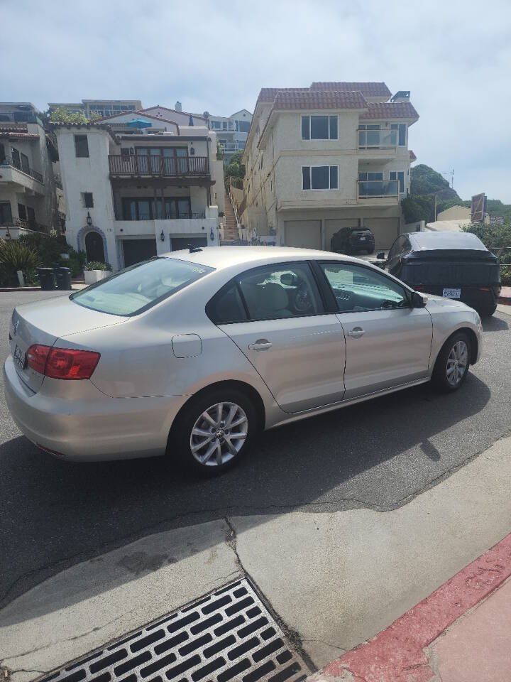 Used 2012 Volkswagen Jetta SE FWD image 4