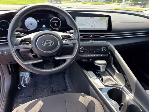 Used 2025 Hyundai Elantra SEL FWD image 20