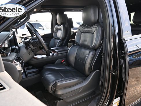Used 2023 Lincoln Navigator Reserve AWD/4WD image 18