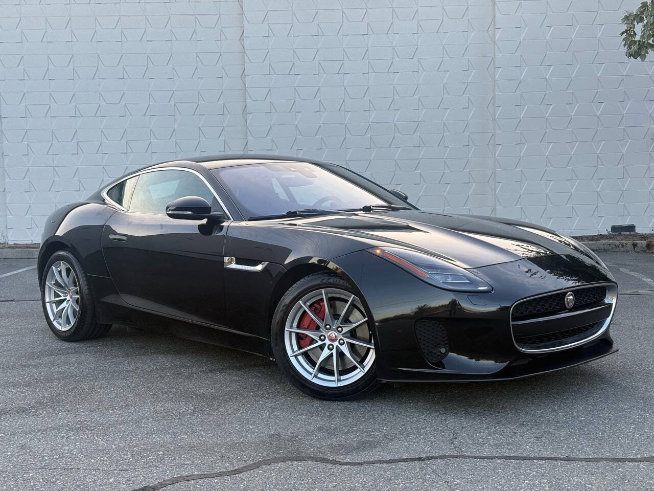 Used 2018 Jaguar F-TYPE Coupe RWD image 3
