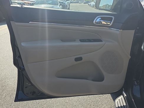 Used 2015 Jeep Grand Cherokee Limited image 9