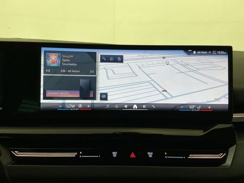 Used 2025 BMW 530i w/ Premium Package RWD image 11