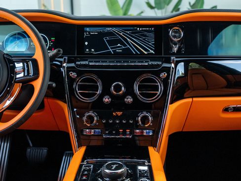 Used 2025 Rolls-Royce Cullinan image 36