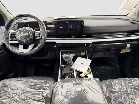 New 2026 Kia Carnival SX FWD image 13