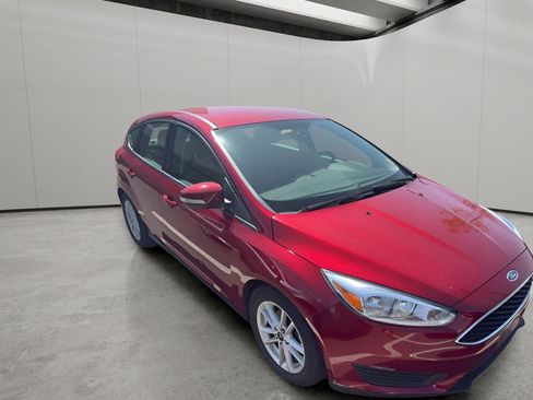 Used 2014 Ford Focus SE w/ SE Sport Package image 9