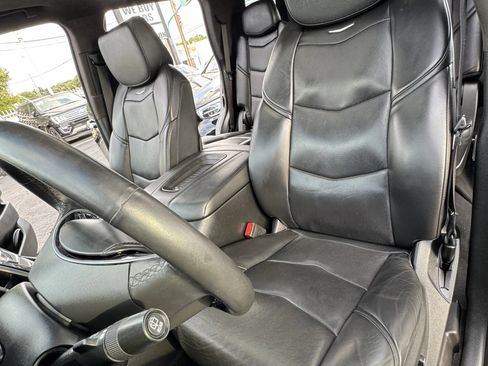 Used 2018 Cadillac Escalade Platinum AWD/4WD image 16