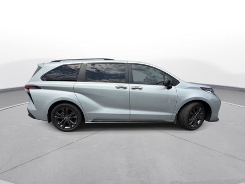 Used 2025 Toyota Sienna XSE w/ XSE Plus Package FWD image 5