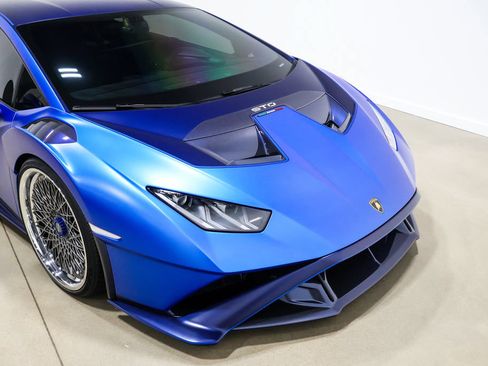 Used 2023 Lamborghini Huracan STO RWD image 92