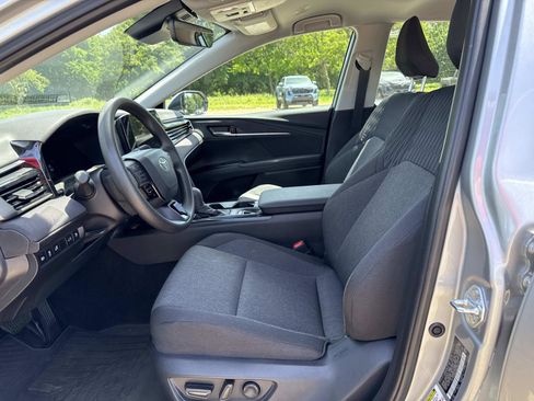 Used 2025 Toyota Camry LE w/ Convenience Package image 20
