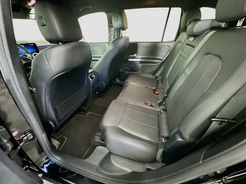 Used 2025 Mercedes-Benz GLB 250 image 28