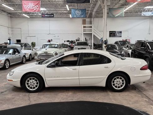 Used 1998 Chrysler Concorde LXi FWD image 3