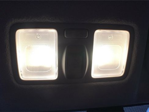 Certified 2025 Hyundai Venue SEL image 17