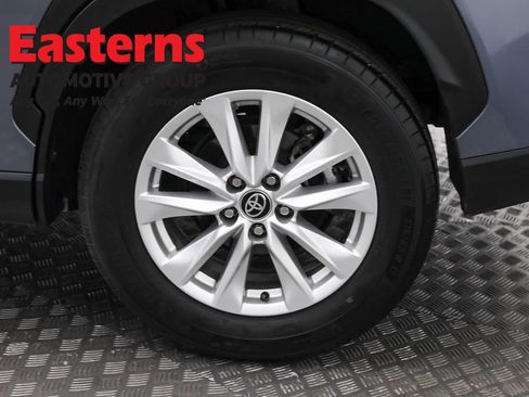 Used 2024 Toyota Corolla Cross LE image 32