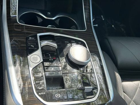 Used 2025 BMW X7 xDrive40i AWD/4WD image 22