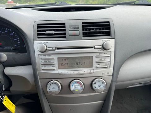Used 2010 Toyota Camry LE image 15