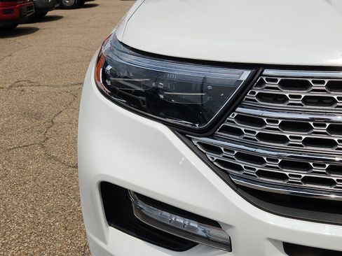 Used 2021 Ford Explorer Limited w/ Equipment Group 301A AWD/4WD image 9