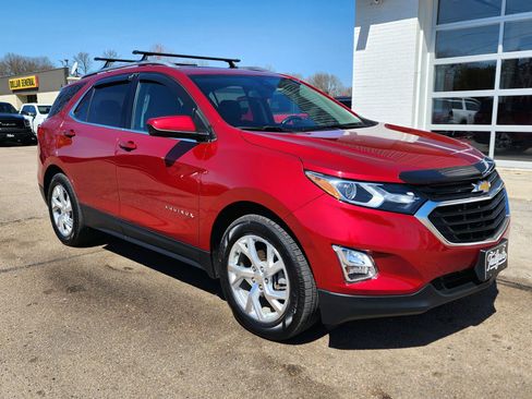 Used 2020 Chevrolet Equinox LT image 2