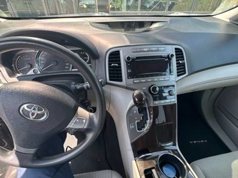 Used 2012 Toyota Venza LE AWD/4WD image 5