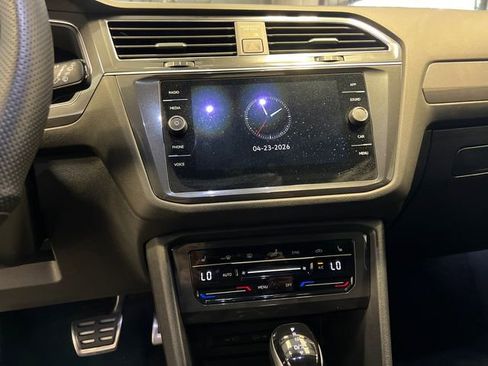 Certified 2022 Volkswagen Tiguan SE R-Line FWD image 25
