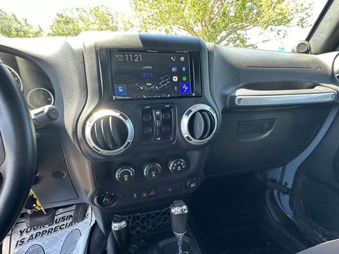Used 2014 Jeep Wrangler Unlimited Sahara w/ Connectivity Group AWD/4WD image 36