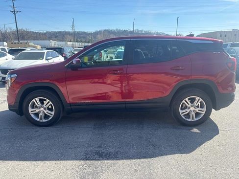 Used 2024 GMC Terrain SLE image 9