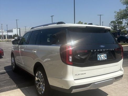 Used 2025 Ford Expedition Platinum w/ Driver's Package AWD/4WD image 4