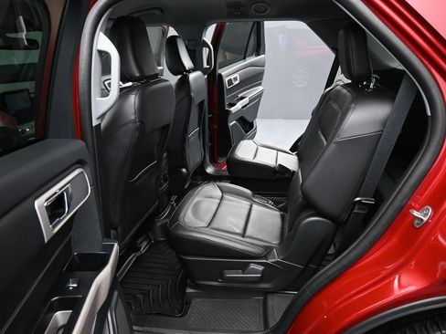 Used 2024 Ford Explorer XLT w/ Equipment Group 202A image 15