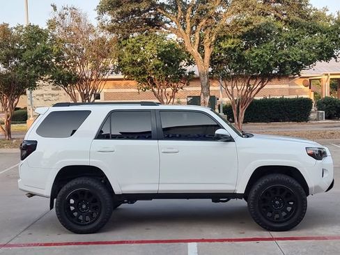 Used 2016 Toyota 4Runner SR5 RWD image 2