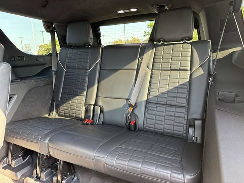 Used 2022 Cadillac Escalade Sport Platinum AWD/4WD image 13
