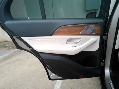Used 2021 Mercedes-Benz GLE 350 w/ Premium Package image 19