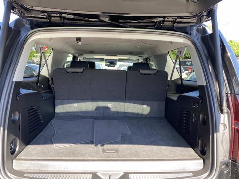 Used 2020 Chevrolet Suburban LT w/ Luxury Package AWD/4WD image 5