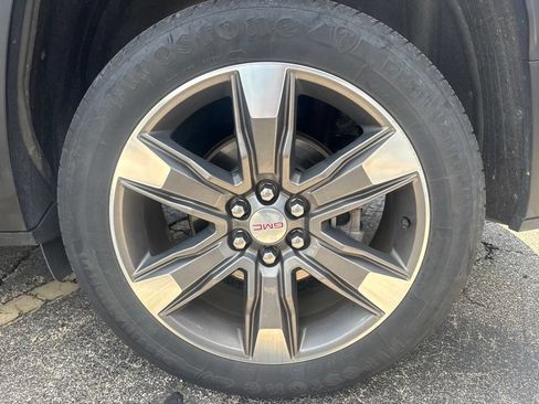 Used 2019 GMC Acadia SLT AWD/4WD image 25
