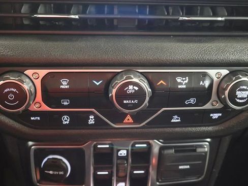 Used 2024 Jeep Wrangler Unlimited Sport AWD/4WD image 20
