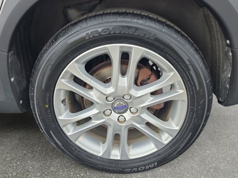 Used 2016 Volvo XC70 T5 Premier w/ Proximity Package image 32