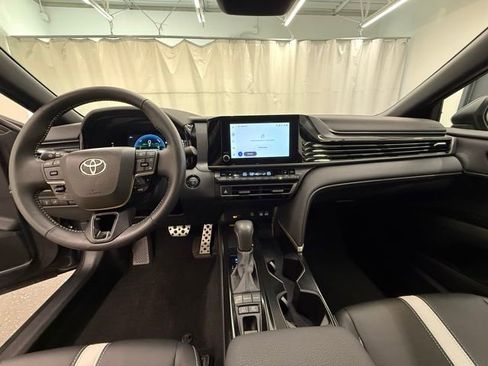 Used 2025 Toyota Camry SE w/ Convenience Package AWD/4WD image 18