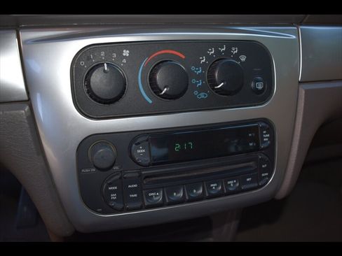 Used 2006 Chrysler Sebring Touring FWD image 16