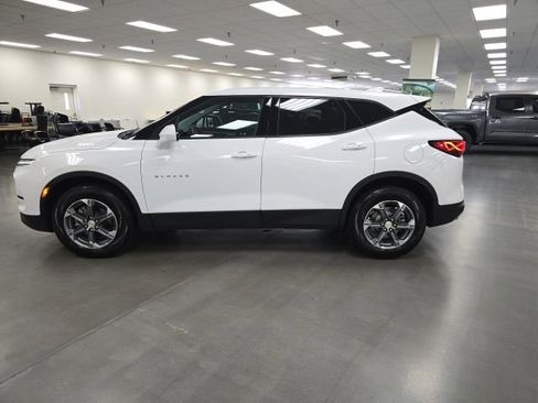 Used 2025 Chevrolet Blazer LT FWD image 3