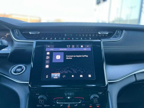 Used 2023 Jeep Grand Cherokee L Laredo image 25