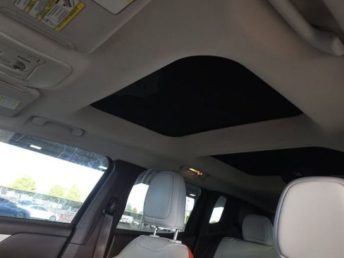 Used 2016 Jeep Renegade Limited image 22