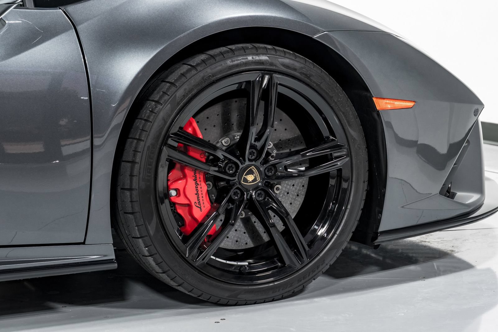 Used 2021 Lamborghini Huracan EVO RWD image 46