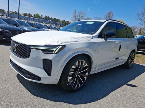 New 2026 Volvo XC90 T8 Ultra w/ Protection Package AWD/4WD image 2