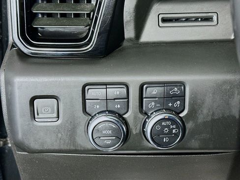 Used 2023 GMC Sierra 1500 AT4 w/ AT4 Preferred Package AWD/4WD image 10