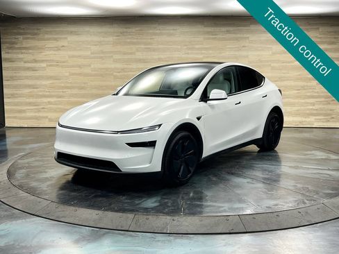Used 2026 Tesla Model Y Long Range RWD image 5