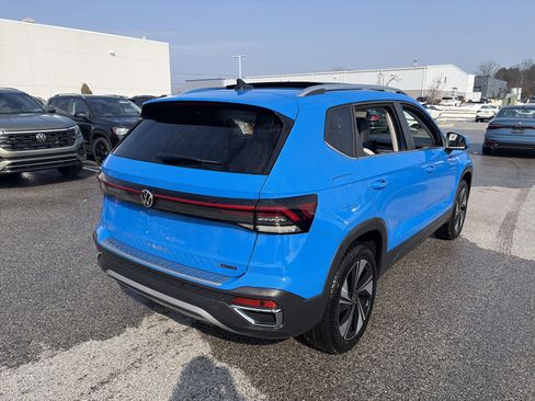 New 2025 Volkswagen Taos SE image 4