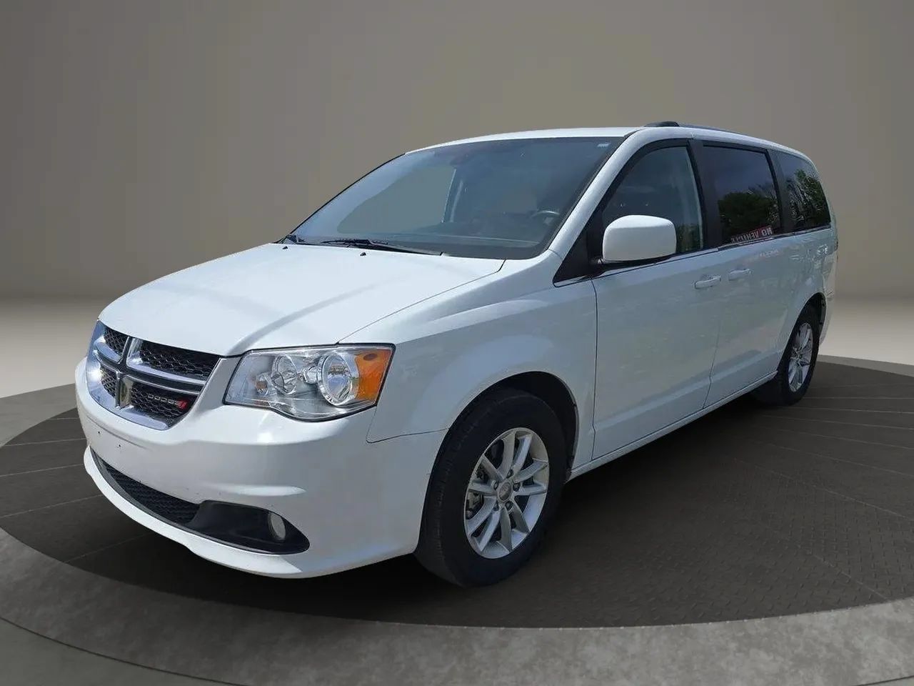 Used 2019 Dodge Grand Caravan SXT FWD image 1