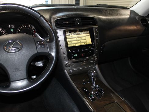 Used 2010 Lexus IS 350C w/ Luxury Pkg RWD image 14
